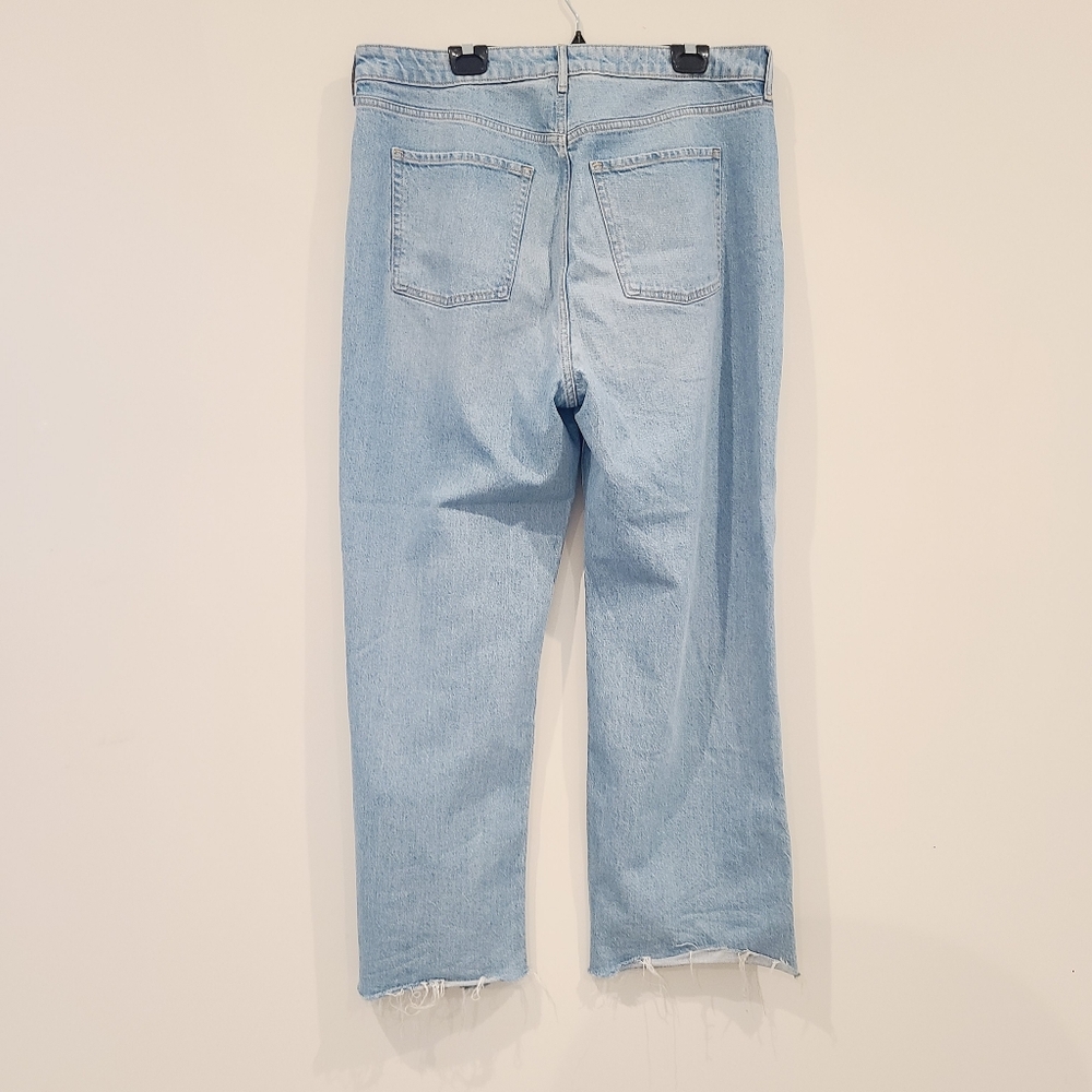 Old Navy Sky High Wide Leg Distressed Jeans - Picture 5 of 8